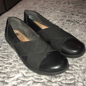 Like new black Clark flats👟🖤
